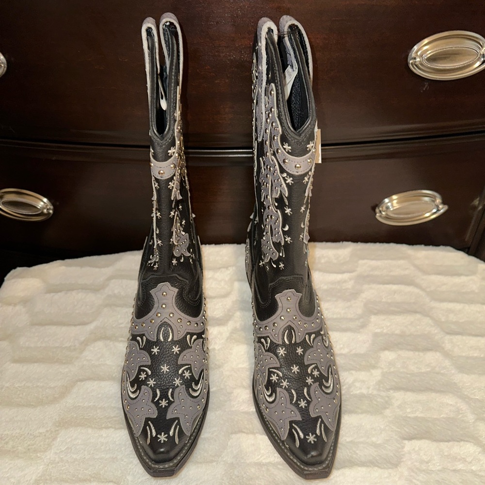 Rockin Country 
Womens Size 10M Leather Western
Black and Silver Boots